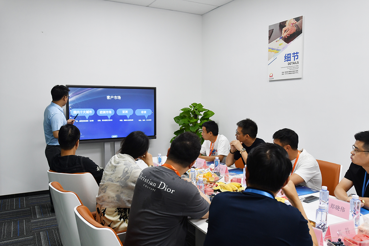 長(zhǎng)江商學(xué)院EMBA精英團(tuán)隊(duì)參訪派勤電子,共話創(chuàng)新發(fā)展! 長(zhǎng)江商學(xué)院EMBA精英團(tuán)隊(duì)參訪派勤電子,共話創(chuàng)新發(fā)展!